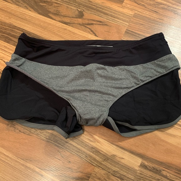 ASICS - Running Shorts 🏃🏻‍♀️ - Picture 11 of 11